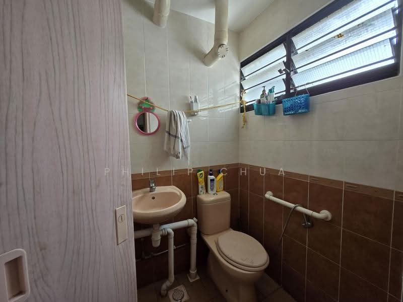 535 Jurong West Street 52, 535 Jurong West Street 52, Boon Lay / Jurong / Tuas, 2 Bedrooms, 721 sqft, HDB Flat For Sale, by Philip Chua, 500297225 - Bathroom - PropertyGuru.com.sg