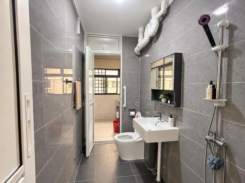 37 Lorong 5 Toa Payoh, 37 Lorong 5 Toa Payoh, Balestier / Toa Payoh, 3 Bedrooms, 1,098 sqft, HDB Flat For Sale, by Ashbel Choo, 500297247 - Bathroom - PropertyGuru.com.sg