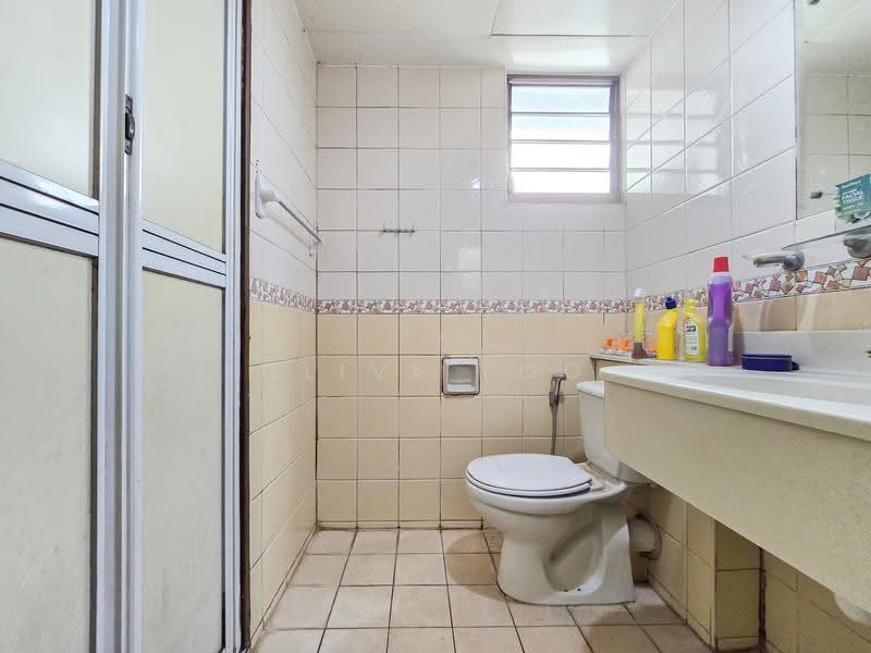 676A Jurong West Street 64, 676A Jurong West Street 64, Boon Lay / Jurong / Tuas, 3 Bedrooms, 1,195 sqft, HDB Flat For Sale, by Clive Foo, 500297257 - Bathroom - PropertyGuru.com.sg