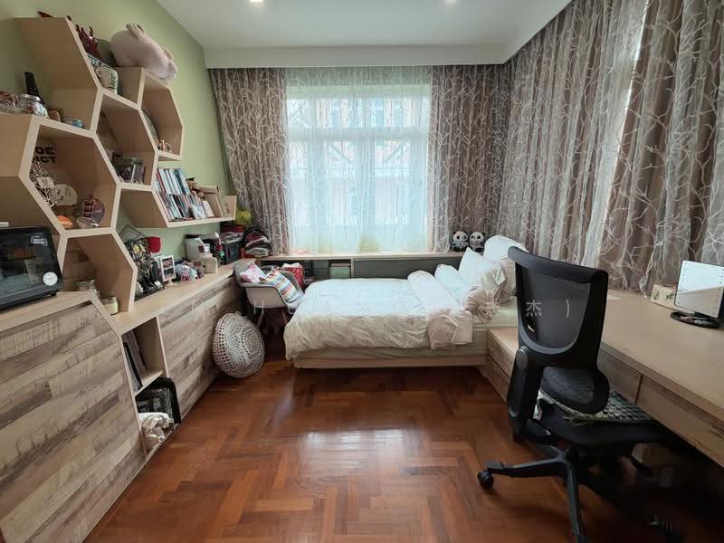 SEEN Rare 3 Storey Semi-D @ Seletar Estate Near Greenwich, Neram / Mimosa / Saraca, Seletar / Yio Chu Kang, 5 Bedrooms, 3,200 sqft, Semi-Detached House For Sale, by Ben Huang (忠杰), 500297260 - Bedroom - PropertyGuru.com.sg