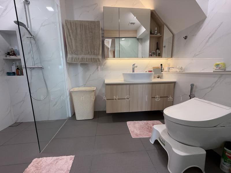 SEEN Rare 3 Storey Semi-D @ Seletar Estate Near Greenwich, Neram / Mimosa / Saraca, Seletar / Yio Chu Kang, 5 Bedrooms, 3,200 sqft, Semi-Detached House For Sale, by Ben Huang (忠杰), 500297260 - Bathroom - PropertyGuru.com.sg