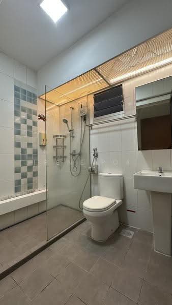 440B Fernvale Link, 440B Fernvale Link, Seletar / Yio Chu Kang, 3 Bedrooms, 990 sqft, HDB Flat For Sale, by Irene Pok, 500297266 - Bathroom - PropertyGuru.com.sg