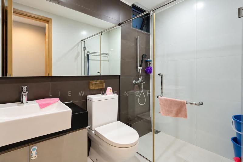 Esparina Residences, 111 Compassvale Bow, Hougang / Punggol / Sengkang, 2 Bedrooms, 829 sqft, Condominium For Rent, by Liew Wenzheng, 500297342 - Bathroom - PropertyGuru.com.sg