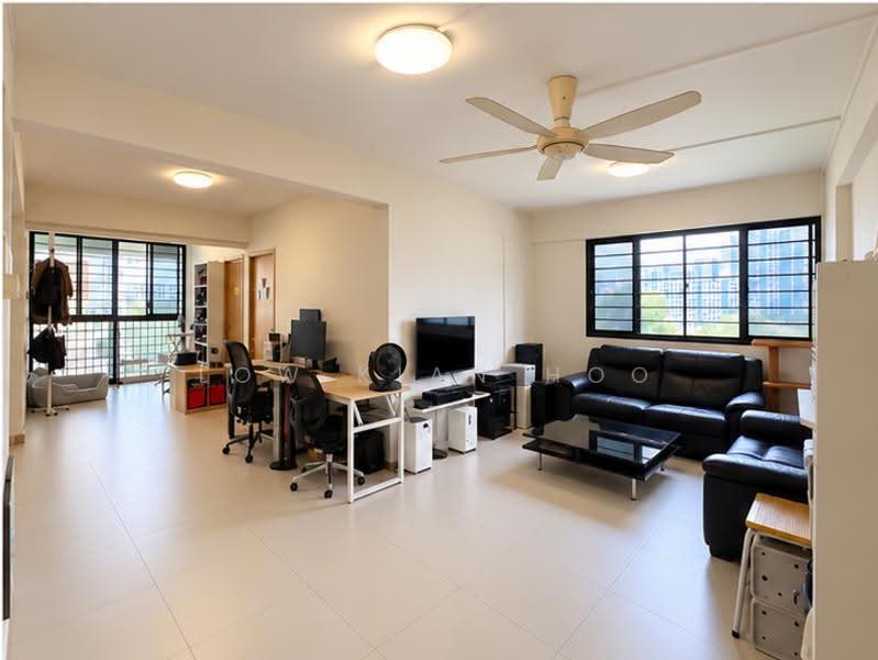 215 Lorong 8 Toa Payoh, 215 Lorong 8 Toa Payoh, Balestier / Toa Payoh, 3 Bedrooms, 1,259 sqft, HDB Flat For Sale, by Low Kian Hoo, 500297352 - Living Room - PropertyGuru.com.sg