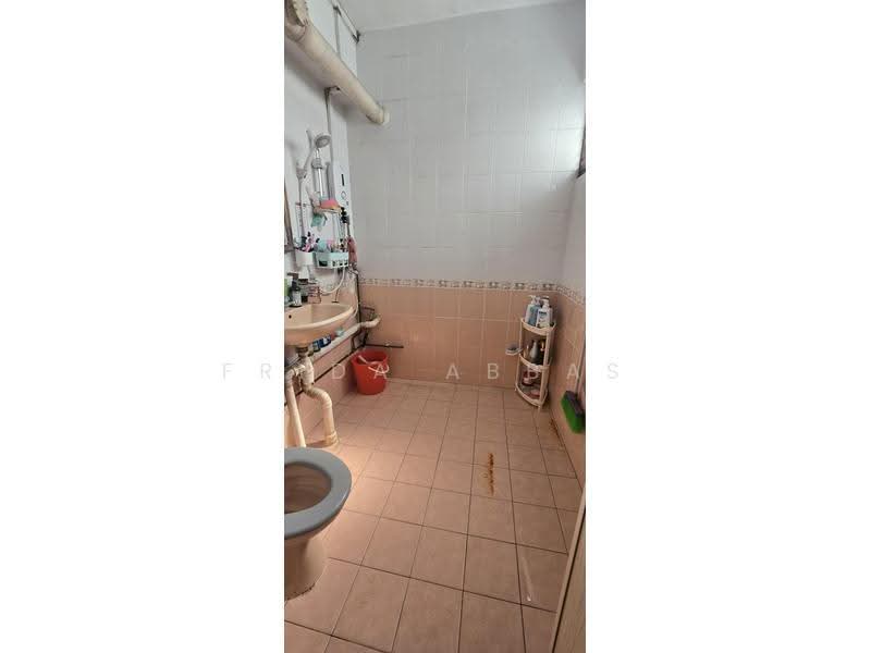 3 Teck Whye Avenue, 3 Teck Whye Avenue, Dairy Farm / Bukit Panjang / Choa Chu Kang, 2 Bedrooms, 797 sqft, HDB Flat For Sale, by Frida Abbas, 500297371 - Bathroom - PropertyGuru.com.sg