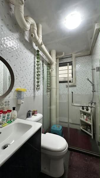 272B Jurong West Street 24, 272B Jurong West Street 24, Boon Lay / Jurong / Tuas, 3 Bedrooms, 1,206 sqft, HDB Flat For Rent, by Shirley Chong, 500297392 - Bathroom - PropertyGuru.com.sg