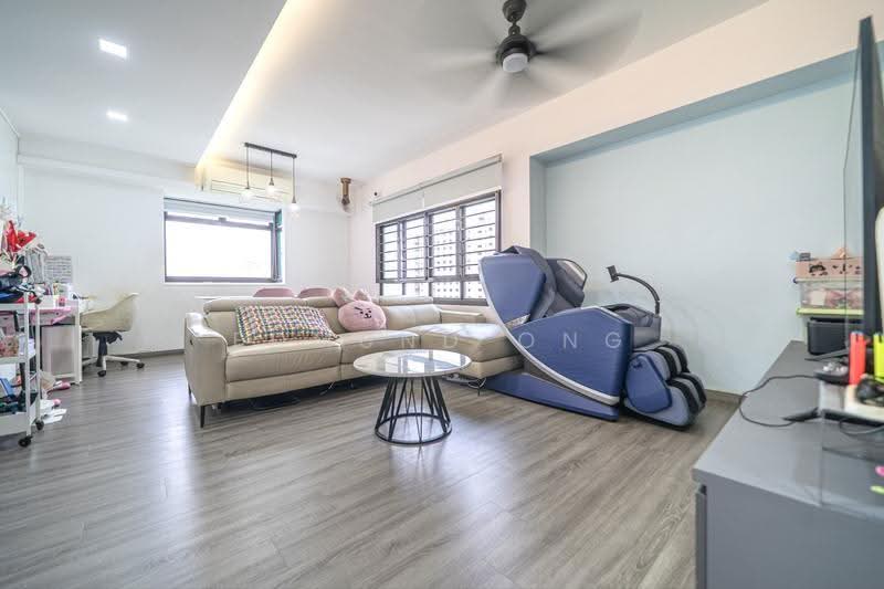986B Jurong West Street 93, 986B Jurong West Street 93, Boon Lay / Jurong / Tuas, 3 Bedrooms, 1,184 sqft, HDB Flat For Sale, by Edmund Ong, 500297441 - Living Room - PropertyGuru.com.sg