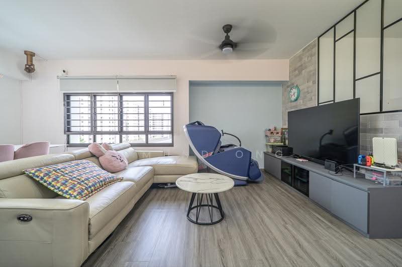 986B Jurong West Street 93, 986B Jurong West Street 93, Boon Lay / Jurong / Tuas, 3 Bedrooms, 1,184 sqft, HDB Flat For Sale, by Edmund Ong, 500297441 - Living Room - PropertyGuru.com.sg