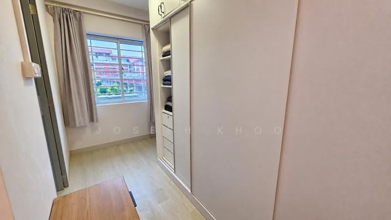 448 Bright Hill Drive, 448 Bright Hill Drive, Ang Mo Kio / Bishan / Thomson, 3 Bedrooms, 1,173 sqft, HDB Flat For Sale, by Joseph Khoo, 500297567 - Master Wardrobe - PropertyGuru.com.sg