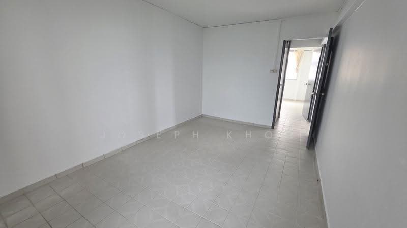 614 Hougang Avenue 8, 614 Hougang Avenue 8, Hougang / Punggol / Sengkang, Room Rental, 200 sqft, HDB Flat For Rent, by Joseph Khoo, 500297573 - Master Bedroom - PropertyGuru.com.sg
