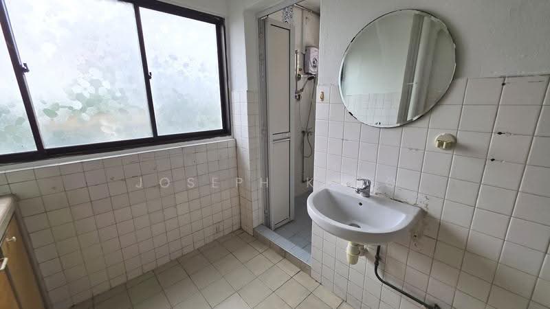 614 Hougang Avenue 8, 614 Hougang Avenue 8, Hougang / Punggol / Sengkang, Room Rental, 110 sqft, HDB Flat For Rent, by Joseph Khoo, 500297578 - Common Bathroom - PropertyGuru.com.sg