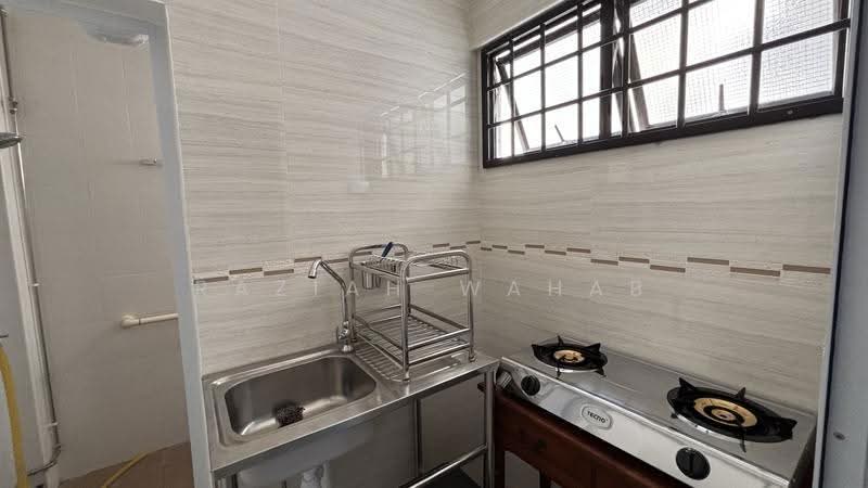 454 Tampines Street 42, 454 Tampines Street 42, Pasir Ris / Tampines, Room Rental, 30 sqft, HDB Flat For Rent, by Raziah Wahab, 500297590 - Kitchen - PropertyGuru.com.sg