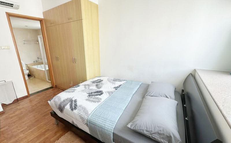 Queens, 12 Stirling Road, Alexandra / Commonwealth, Room Rental, 165 sqft, Condominium For Rent, by Jeron Lee, 500297623 - Bedroom - PropertyGuru.com.sg