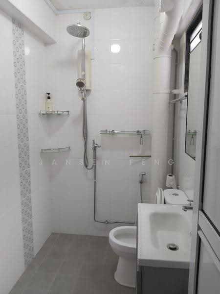 129 Bishan Street 12, 129 Bishan Street 12, Ang Mo Kio / Bishan / Thomson, Room Rental, 200 sqft, HDB Flat For Rent, by Jansen Feng, 500297662 - Bathroom - PropertyGuru.com.sg