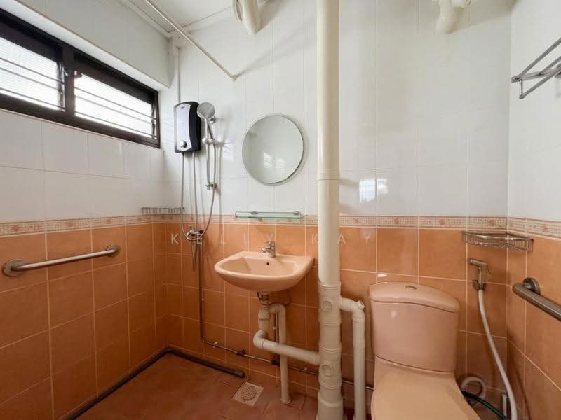 67 Telok Blangah Drive, 67 Telok Blangah Drive, Harbourfront / Telok Blangah, 3 Bedrooms, 1,270 sqft, HDB Flat For Sale, by Kelly Kay, 500297695 - Bathroom - PropertyGuru.com.sg