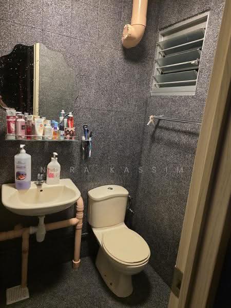 525 Bedok North Street 3, 525 Bedok North Street 3, Bedok / Upper East Coast, Room Rental, 150 sqft, HDB Flat For Rent, by Nora Kassim, 500297716 - Bathroom - PropertyGuru.com.sg