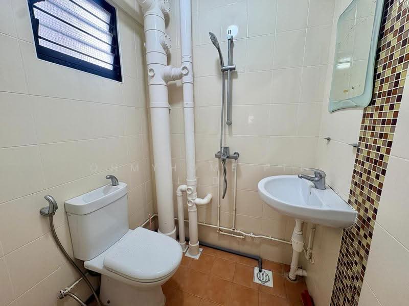 101 Jurong East Street 13, 101 Jurong East Street 13, Boon Lay / Jurong / Tuas, 2 Bedrooms, 731 sqft, HDB Flat For Sale, by STEVEN NG, 500297725 - Bathroom - PropertyGuru.com.sg