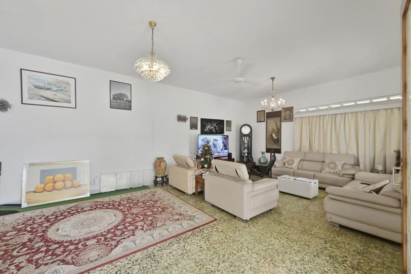 *WIDE FRONTAGE GCB @ MALCOLM ROAD area, Tanglin / Holland / Bukit Timah, 4 Bedrooms, 3,990 sqft, Good Class Bungalow For Sale, by Vernon Teo, 500297737 - Living Room - PropertyGuru.com.sg