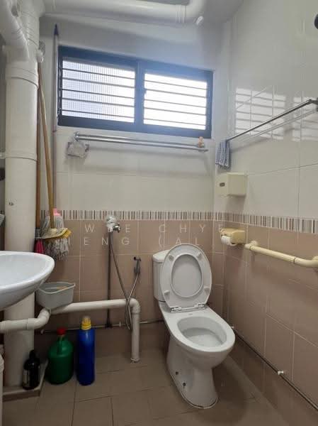 312 Bukit Batok Street 32, 312 Bukit Batok Street 32, Dairy Farm / Bukit Panjang / Choa Chu Kang, Room Rental, 150 sqft, HDB Flat For Rent, by Wee Chye Heng (Alan Wee), 500297795 - Bathroom - PropertyGuru.com.sg