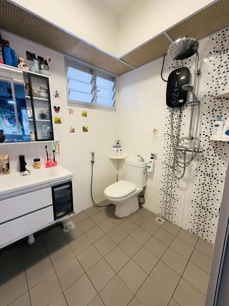 326C Sumang Walk, 326C Sumang Walk, Hougang / Punggol / Sengkang, 2 Bedrooms, 721 sqft, HDB Flat For Sale, by Latha Kannan, 500297863 - Bathroom - PropertyGuru.com.sg