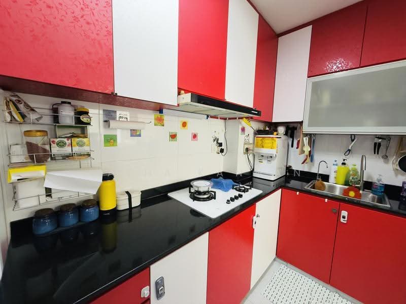 326C Sumang Walk, 326C Sumang Walk, Hougang / Punggol / Sengkang, 2 Bedrooms, 721 sqft, HDB Flat For Sale, by Latha Kannan, 500297863 - Kitchen - PropertyGuru.com.sg