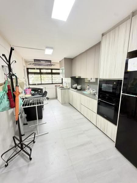 245 Jurong East Street 24, 245 Jurong East Street 24, Boon Lay / Jurong / Tuas, 2 Bedrooms, 721 sqft, HDB Flat For Rent, by Serene Ng, 500297922 - Kitchen - PropertyGuru.com.sg