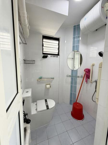 245 Jurong East Street 24, 245 Jurong East Street 24, Boon Lay / Jurong / Tuas, 2 Bedrooms, 721 sqft, HDB Flat For Rent, by Serene Ng, 500297922 - Common Bathroom - PropertyGuru.com.sg