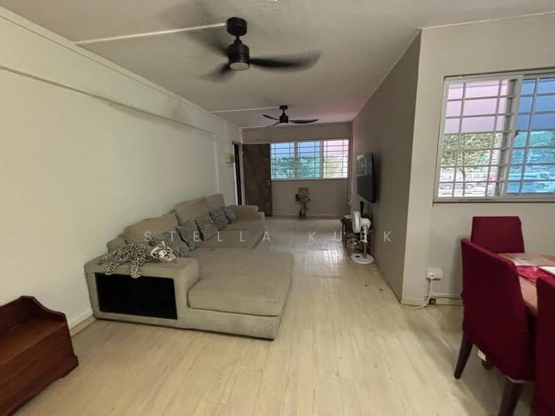 128 Bukit Batok West Avenue 6, 128 Bukit Batok West Avenue 6, Dairy Farm / Bukit Panjang / Choa Chu Kang, 3 Bedrooms, 1,055 sqft, HDB Flat For Rent, by Stella Kuek, 500297928 - Living Room - PropertyGuru.com.sg