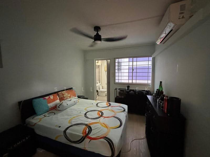128 Bukit Batok West Avenue 6, 128 Bukit Batok West Avenue 6, Dairy Farm / Bukit Panjang / Choa Chu Kang, 3 Bedrooms, 1,055 sqft, HDB Flat For Rent, by Stella Kuek, 500297928 - Master Bedroom - PropertyGuru.com.sg