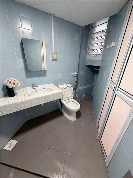 117 Jurong East Street 13, 117 Jurong East Street 13, Boon Lay / Jurong / Tuas, Room Rental, 100 sqft, HDB Flat For Rent, by ling, 500298015 - Bathroom - PropertyGuru.com.sg