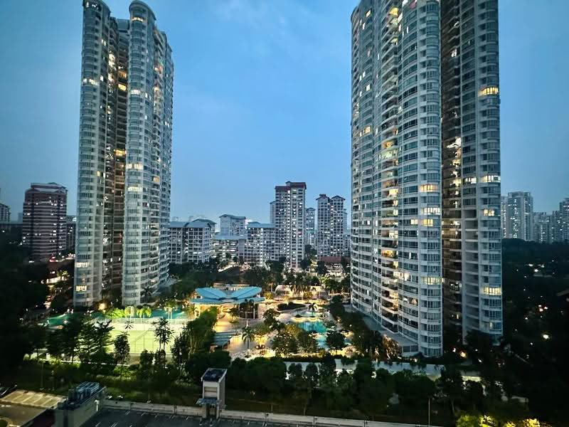 Unblocked window view from rooms n yard