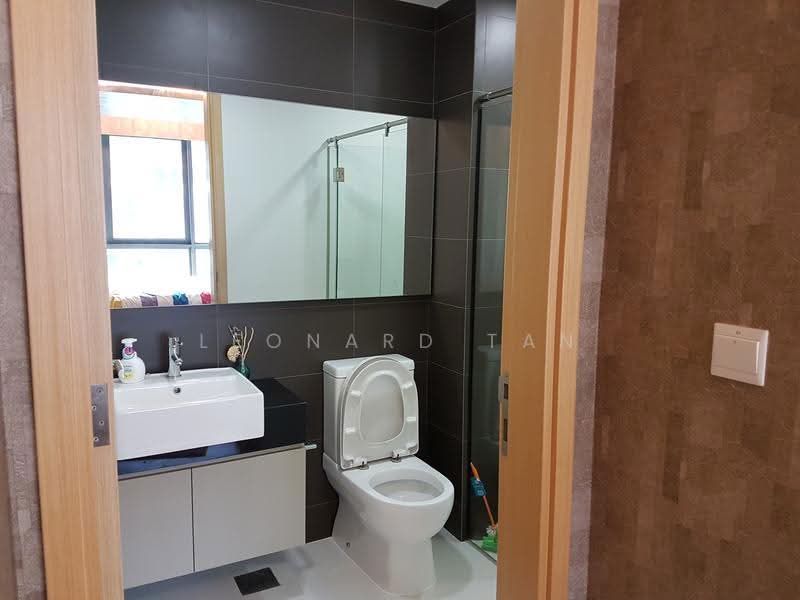 Esparina Residences, 117 Compassvale Bow, Hougang / Punggol / Sengkang, Studio, 350 sqft, Condominium For Rent, by Leonard Tan, 500298052 - Bathroom - PropertyGuru.com.sg