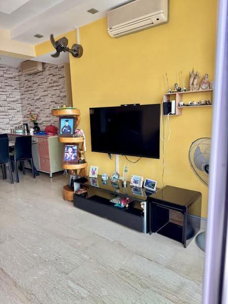 Guilin View, 26 Bukit Batok Street 52, Dairy Farm / Bukit Panjang / Choa Chu Kang, 2 Bedrooms, 861 sqft, Condominium For Rent, by Lee Yoong Tai Esther, 500298156 - Living Room - PropertyGuru.com.sg