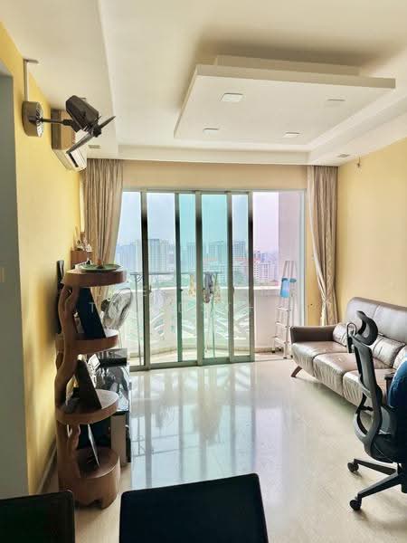 Guilin View, 26 Bukit Batok Street 52, Dairy Farm / Bukit Panjang / Choa Chu Kang, 2 Bedrooms, 861 sqft, Condominium For Rent, by Lee Yoong Tai Esther, 500298156 - Living Room - PropertyGuru.com.sg