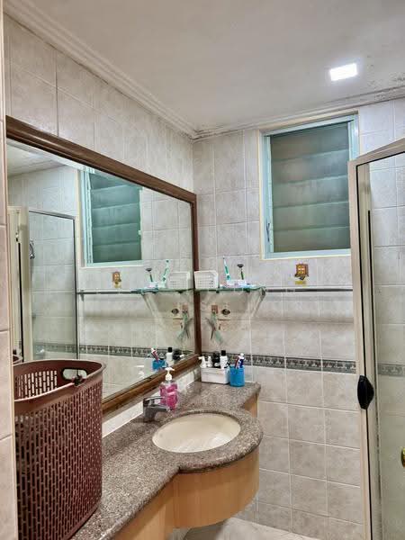 Guilin View, 26 Bukit Batok Street 52, Dairy Farm / Bukit Panjang / Choa Chu Kang, 2 Bedrooms, 861 sqft, Condominium For Rent, by Lee Yoong Tai Esther, 500298156 - Bathroom - PropertyGuru.com.sg