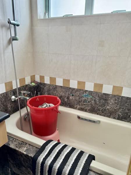 Guilin View, 26 Bukit Batok Street 52, Dairy Farm / Bukit Panjang / Choa Chu Kang, 2 Bedrooms, 861 sqft, Condominium For Rent, by Lee Yoong Tai Esther, 500298156 - Bathroom - PropertyGuru.com.sg