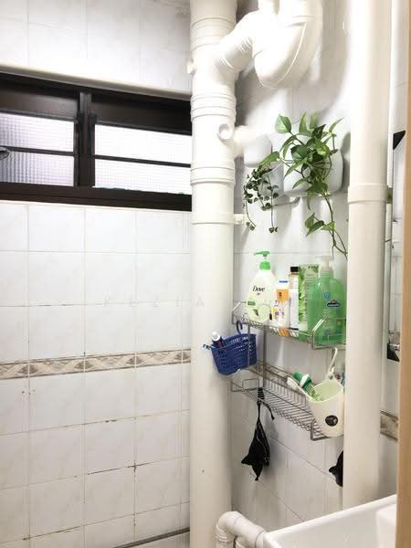 5 Ghim Moh Road, 5 Ghim Moh Road, Tanglin / Holland / Bukit Timah, Room Rental, 60 sqft, HDB Flat For Rent, by Kezia Lim, 500298170 - Bathroom - PropertyGuru.com.sg