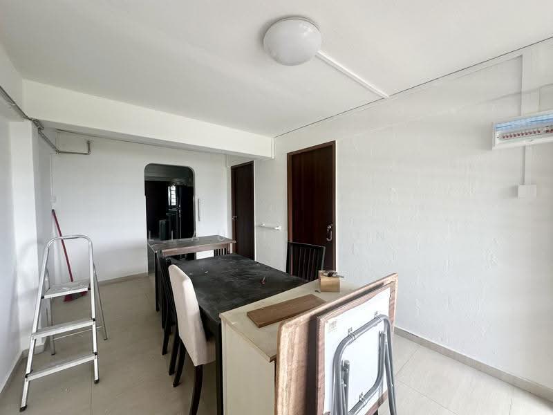 157 Lorong 1 Toa Payoh, 157 Lorong 1 Toa Payoh, Balestier / Toa Payoh, 2 Bedrooms, 721 sqft, HDB Flat For Rent, by Liau Li Jun, 500298215 - Living Room - PropertyGuru.com.sg