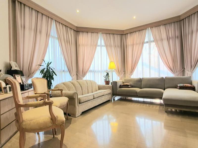 Goodman Estate! WIDE, Corner, Dual Frontal FREEHOLD Bungalow!, Corner | Dual Frontages |18M WIDE | 2 Semi-Ds, East Coast / Marine Parade, 6 Bedrooms, 5,500 sqft, Bungalow House For Sale, by Melvin Ng, 500298252 - Living Room - PropertyGuru.com.sg