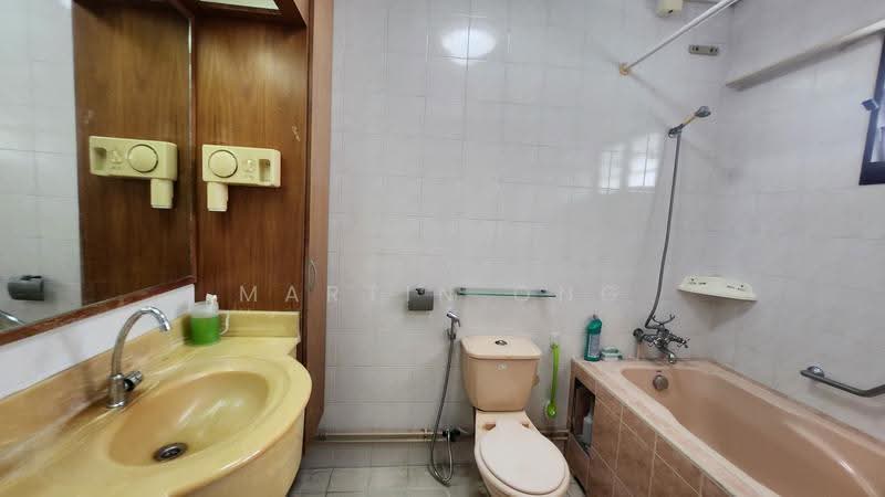 613B Bedok Reservoir Road, 613B Bedok Reservoir Road, Bedok / Upper East Coast, 3 Bedrooms, 1,302 sqft, HDB Flat For Sale, by Martin Ong, 500298266 - Bathroom - PropertyGuru.com.sg