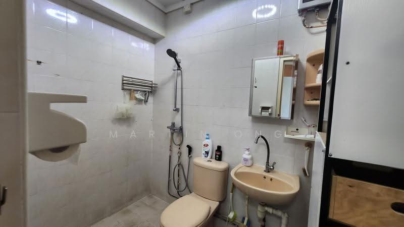 613B Bedok Reservoir Road, 613B Bedok Reservoir Road, Bedok / Upper East Coast, 3 Bedrooms, 1,302 sqft, HDB Flat For Sale, by Martin Ong, 500298266 - Bathroom - PropertyGuru.com.sg