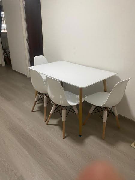 207 Bukit Batok Street 21, 207 Bukit Batok Street 21, Dairy Farm / Bukit Panjang / Choa Chu Kang, 2 Bedrooms, 780 sqft, HDB Flat For Rent, by Bertha Chew, 500298267 - Dining Room - PropertyGuru.com.sg