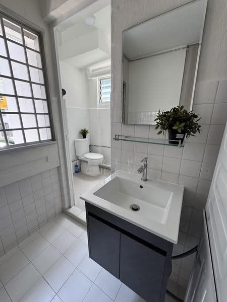 207 Bukit Batok Street 21, 207 Bukit Batok Street 21, Dairy Farm / Bukit Panjang / Choa Chu Kang, 2 Bedrooms, 780 sqft, HDB Flat For Rent, by Bertha Chew, 500298267 - Bathroom - PropertyGuru.com.sg