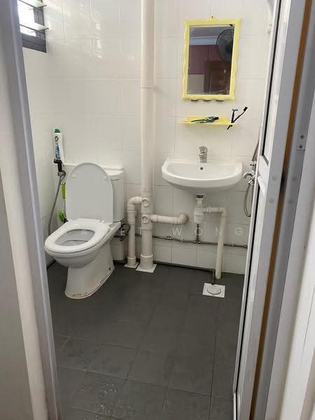153 Yishun Street 11, 153 Yishun Street 11, Sembawang / Yishun, 4 Bedrooms, 1,442 sqft, HDB Flat For Rent, by Janet Wong, 500298279 - Bathroom - PropertyGuru.com.sg