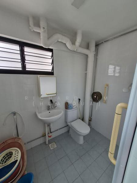651 Yishun Avenue 4, 651 Yishun Avenue 4, Sembawang / Yishun, 3 Bedrooms, 1,302 sqft, HDB Flat For Sale, by Richard Lim (Hua Hua), 500298290 - Bathroom - PropertyGuru.com.sg