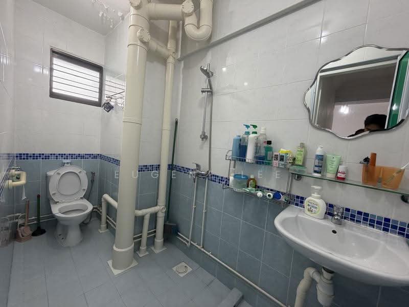 336 Jurong East Avenue 1, 336 Jurong East Avenue 1, Boon Lay / Jurong / Tuas, 4 Bedrooms, 1,679 sqft, HDB Flat For Sale, by Eugene Lee, 500298296 - Bathroom - PropertyGuru.com.sg