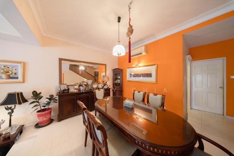 Freehold 2-storey intermediate terrace house in D05, Buona Vista / West Coast / Clementi New Town, 4 Bedrooms, 2,100 sqft, Terraced House For Sale, by Harvey Chia, 500298321 - Dining Area - PropertyGuru.com.sg