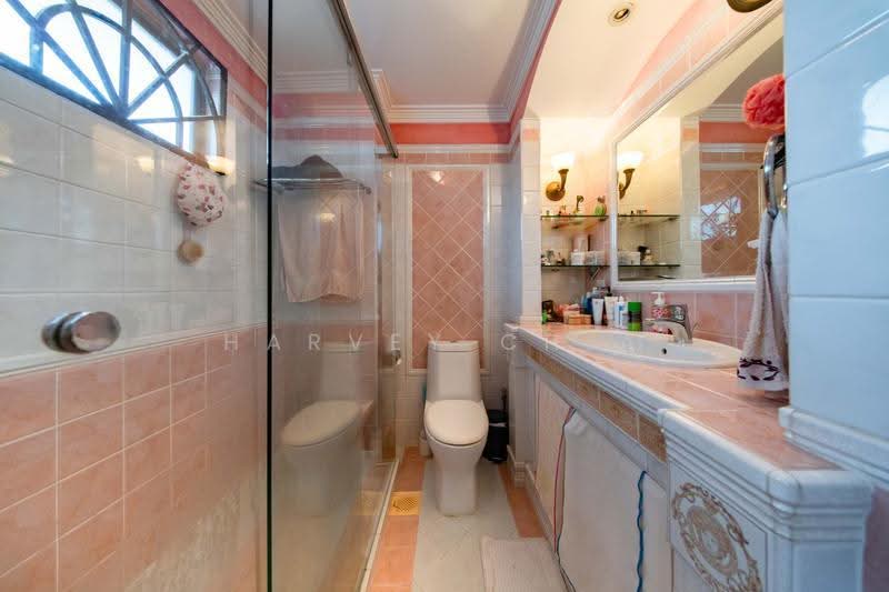 Freehold 2-storey intermediate terrace house in D05, Buona Vista / West Coast / Clementi New Town, 4 Bedrooms, 2,100 sqft, Terraced House For Sale, by Harvey Chia, 500298321 - Bathroom - PropertyGuru.com.sg