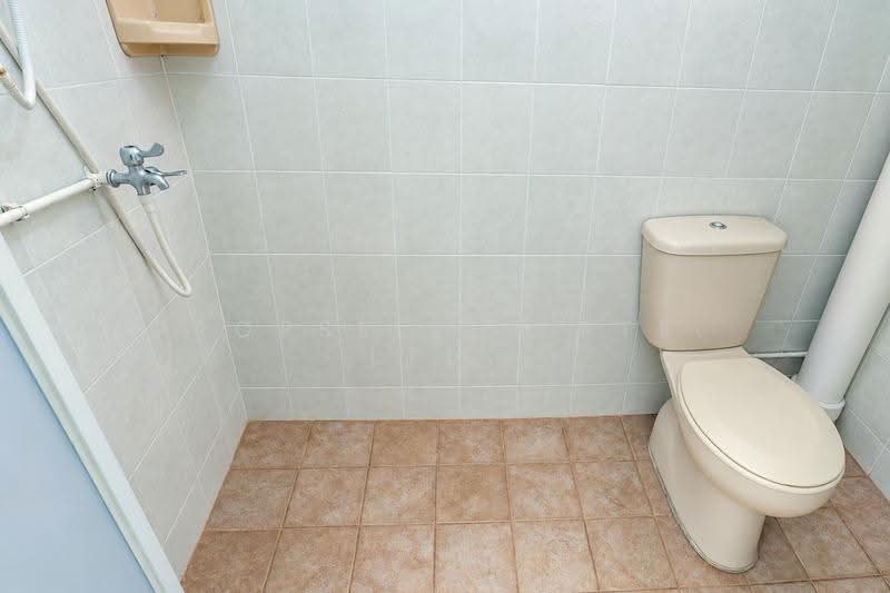 693 Hougang Street 61, 693 Hougang Street 61, Hougang / Punggol / Sengkang, 3 Bedrooms, 958 sqft, HDB Flat For Sale, by PROPSELLER PTE. LTD., 500298322 - Bathroom - PropertyGuru.com.sg