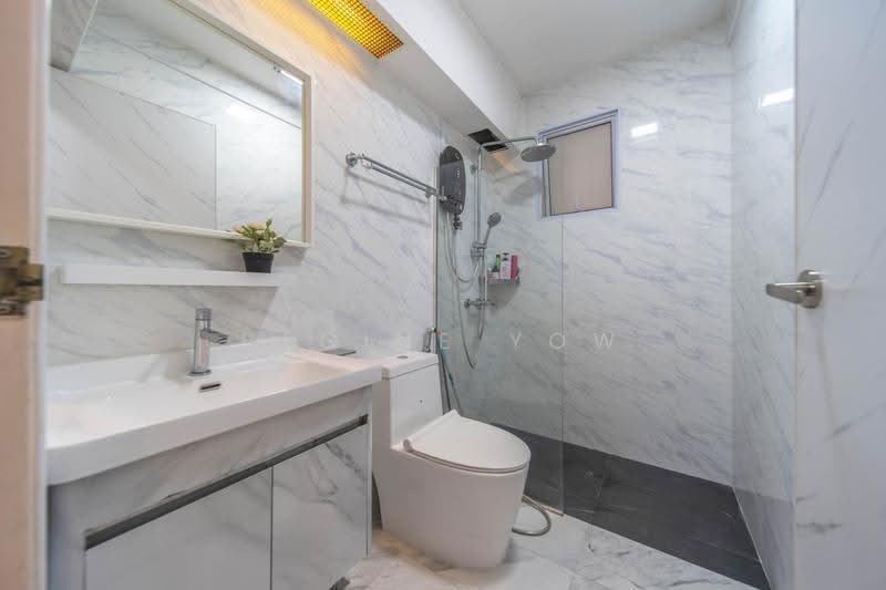 160B Punggol Central, 160B Punggol Central, Hougang / Punggol / Sengkang, 3 Bedrooms, 1,012 sqft, HDB Flat For Sale, by Regine Yow, 500298333 - Bathroom - PropertyGuru.com.sg